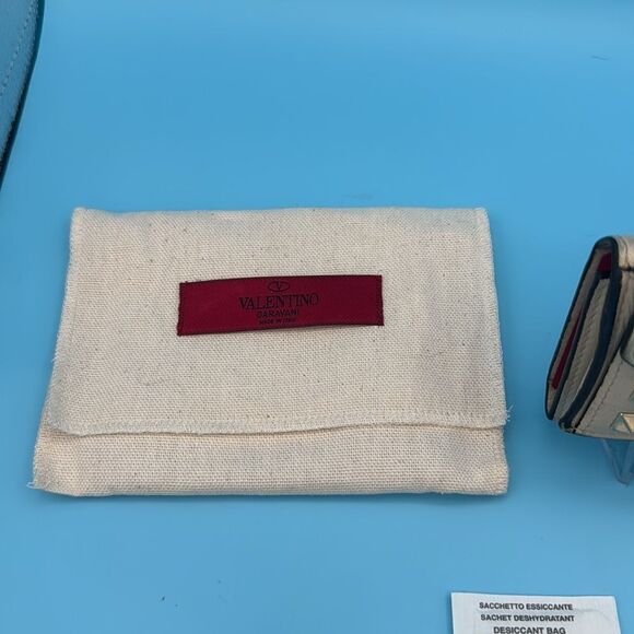 Valentino-Cream Leather Rockstud Trifold Wallet- COA and dust bag included - Picture 6 of 10